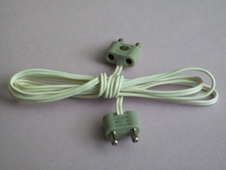 bb0141ac96 | Electric, Wire 12V / 4.5V with 2 Leads, 96 Studs Long with 2 Light Gray Electric, Connector, 2-Way Male Rounded Narrow Type 1 with Cross-Cut Pins | LEGOPART