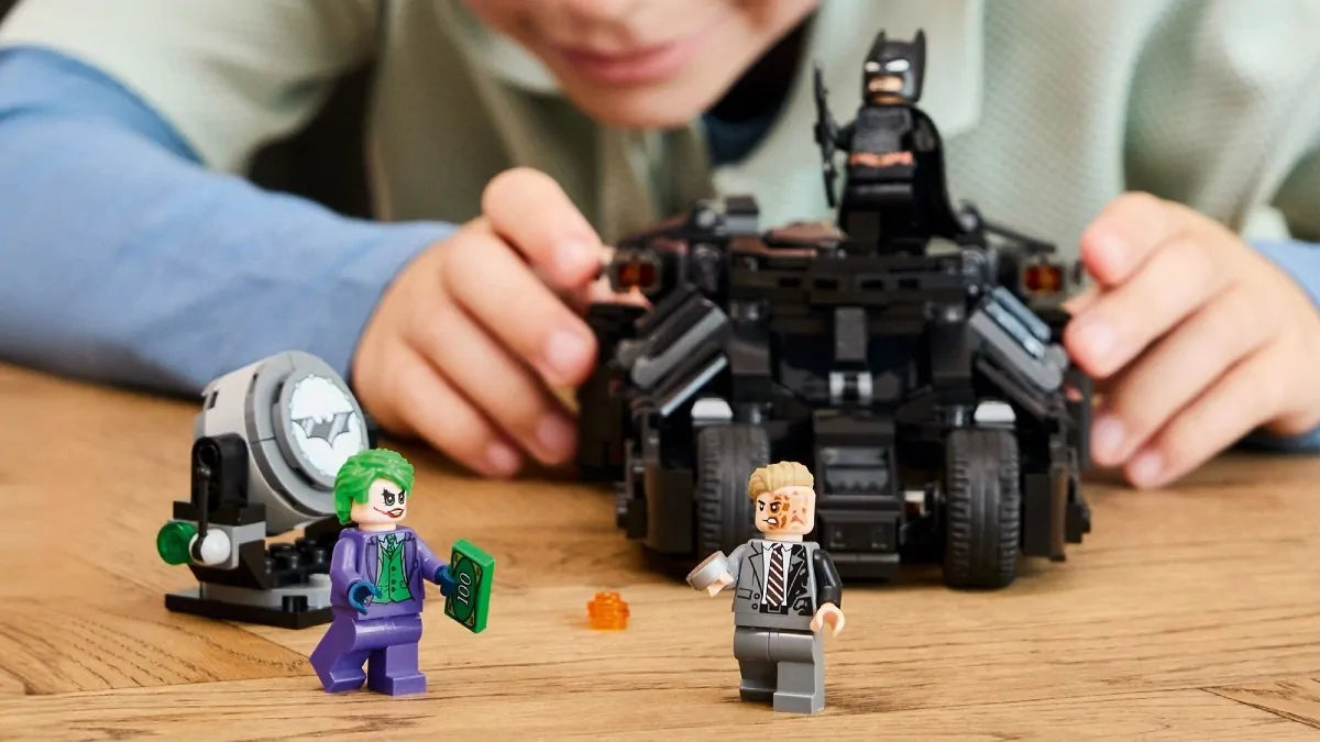 Batman™ Tumbler vs. Two Face™ & The Joke LEGO 76303