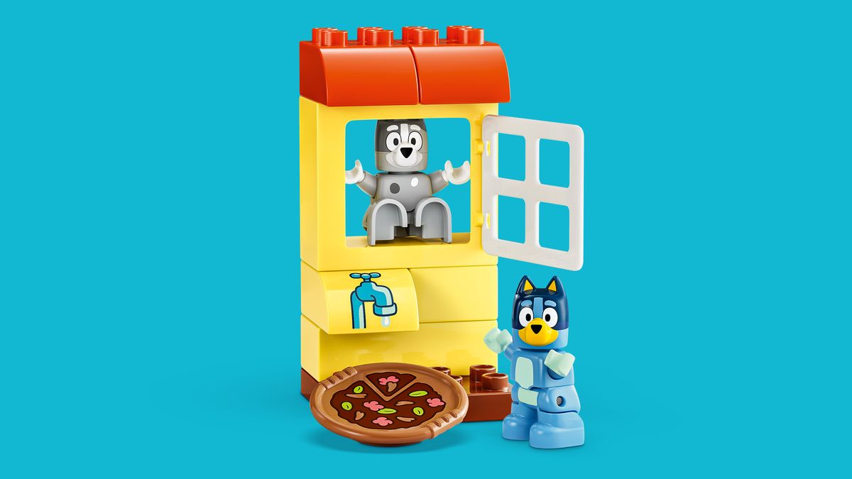 Pizza Girls with Muffin and Bluey LEGO 10469