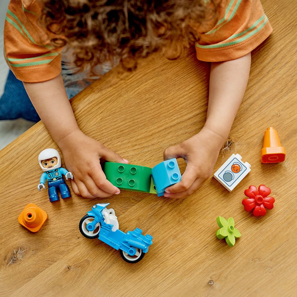 Blue Police Motorcycle LEGO 10471