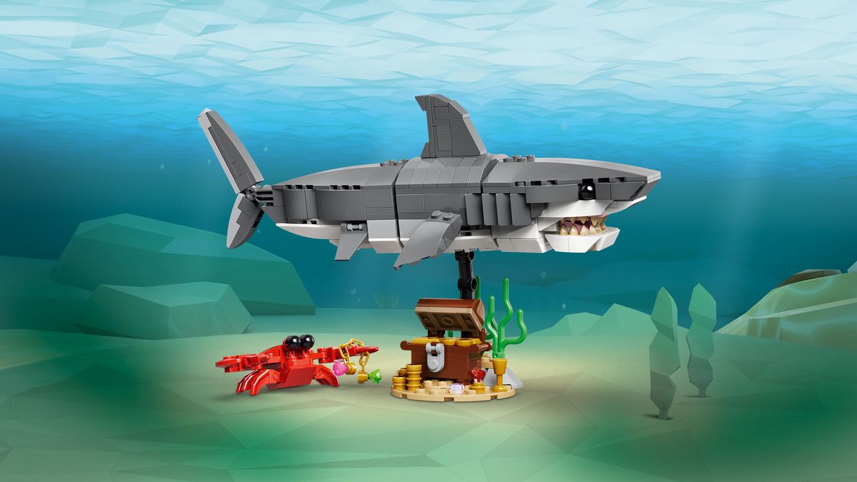 Fierce Shark with a Treasure Chest LEGO 31381