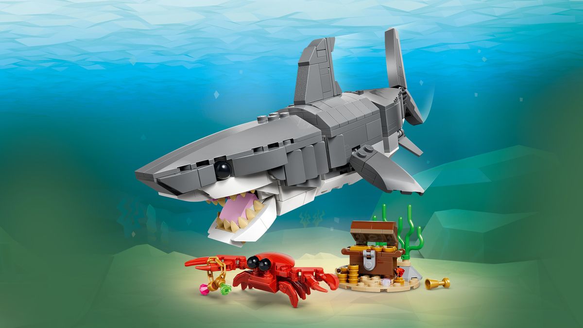 Fierce Shark with a Treasure Chest LEGO 31381