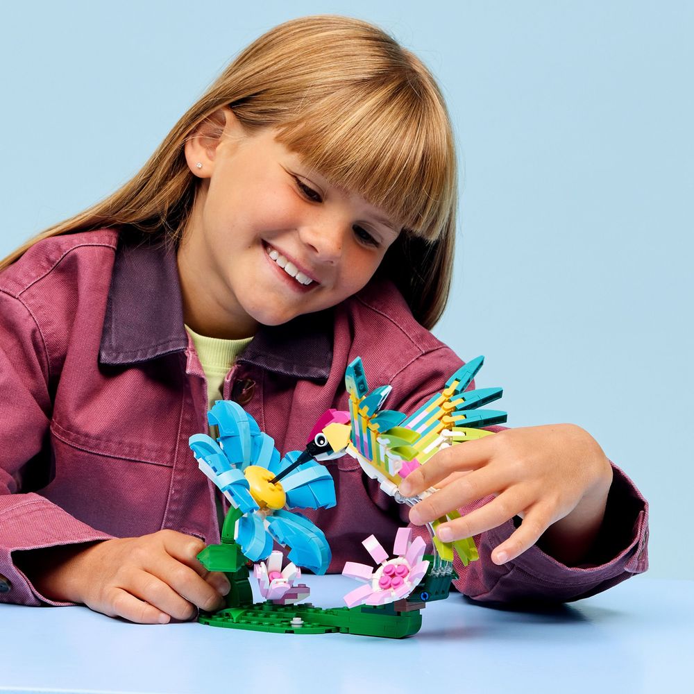 Wild Animals: Colorful Hummingbird LEGO 31384