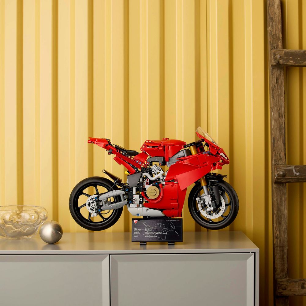 Ducati Panigale V4 S LEGO 42202