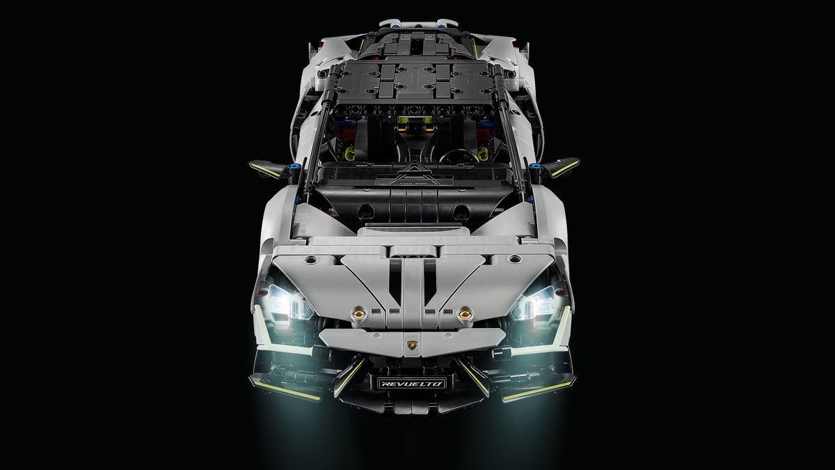 Lamborghini Revuelto Super Sports Car LEGO 42214