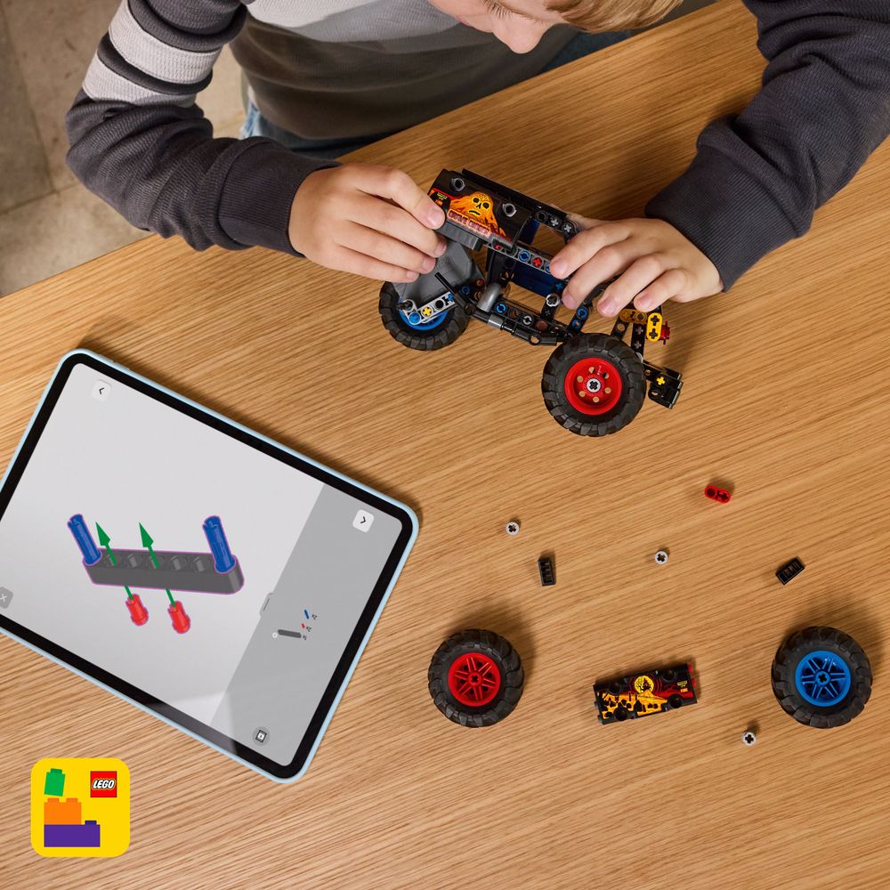 Monster Jam™ Grave Digger™ Fire and Ice LEGO 42219