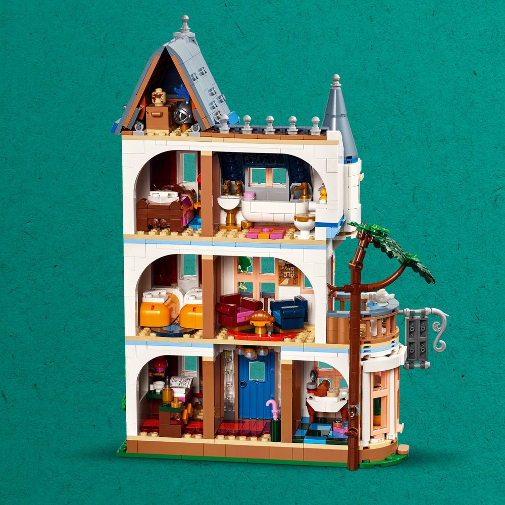 Castle Bed and Breakfast LEGO 42638