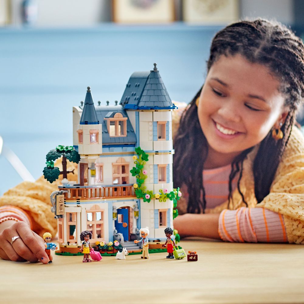 Castle Bed and Breakfast LEGO 42638