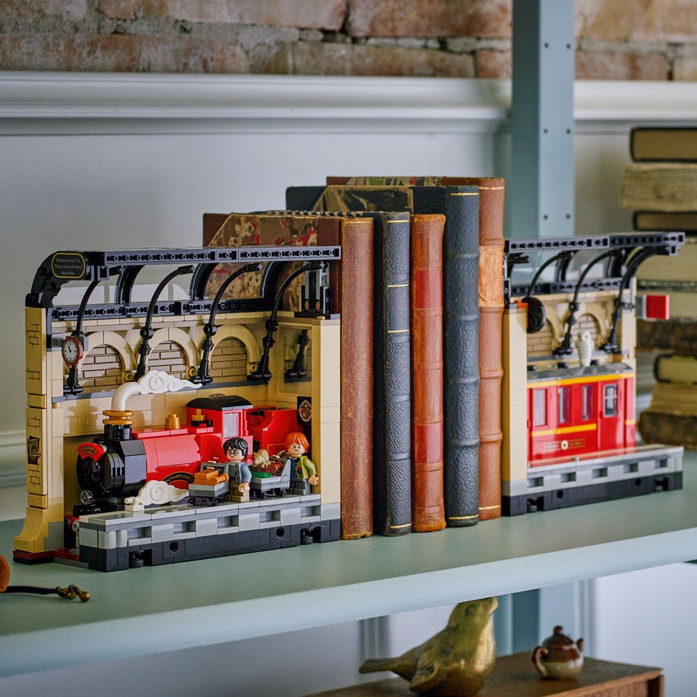 Book Nook: Hogwarts™ Express LEGO 76450