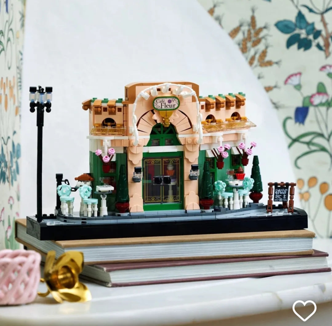 Parisian cafe LEGO 10362