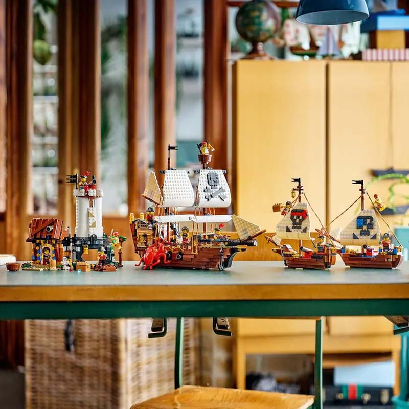 Iconic Pirate Ship LEGO 31387