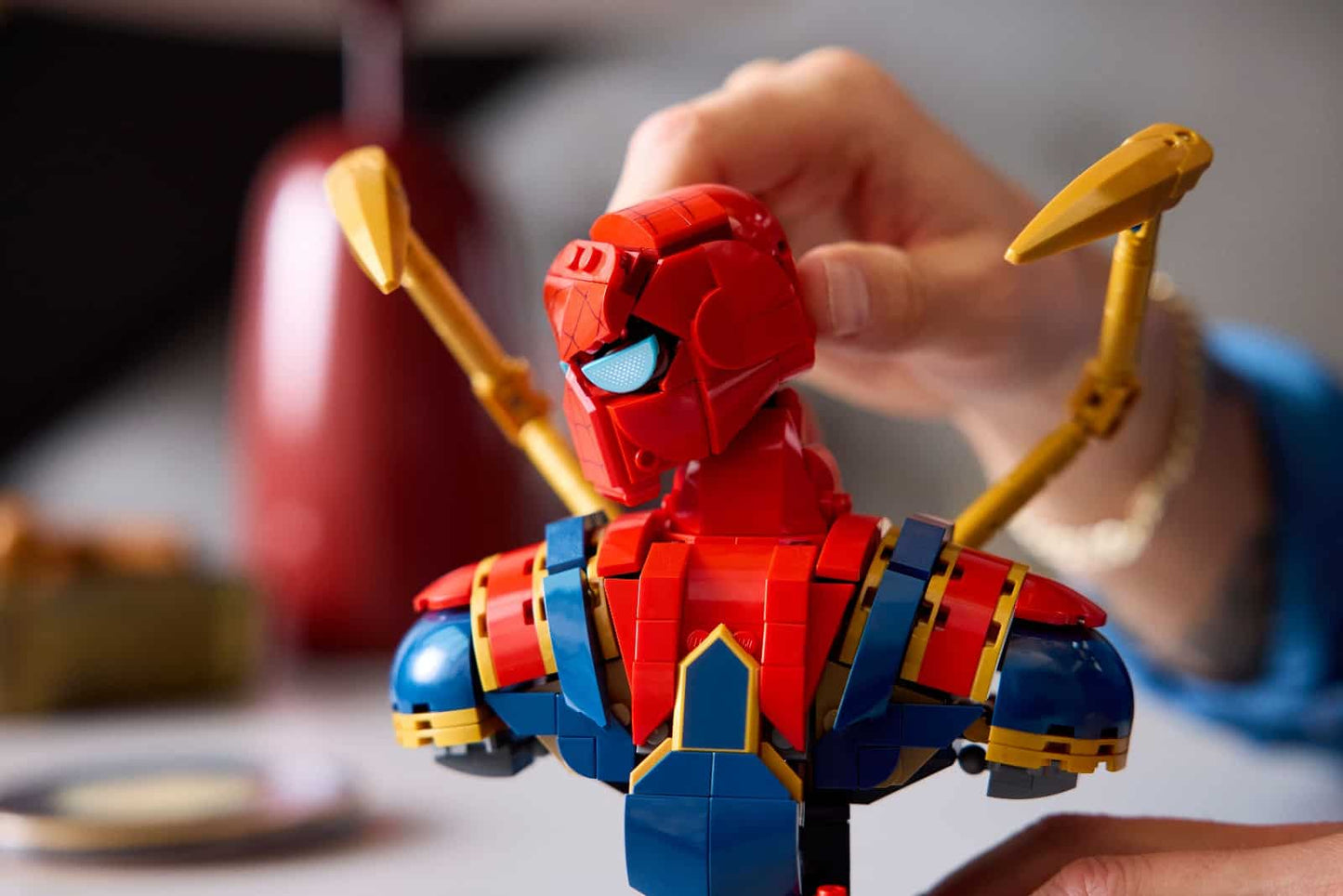 Iron Spider-Man Bust LEGO 76326