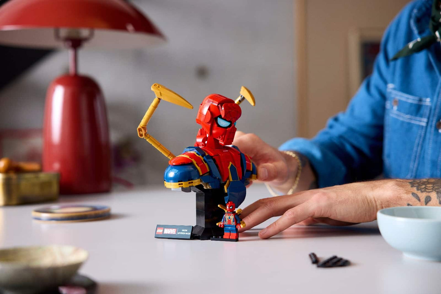Iron Spider-Man Bust LEGO 76326