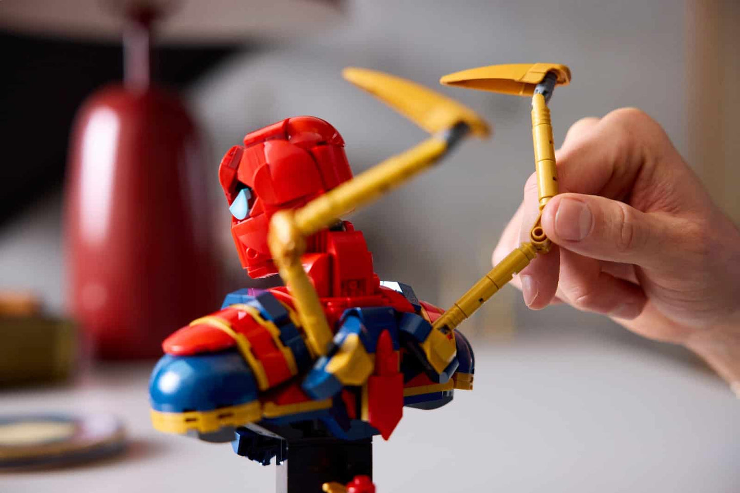 Iron Spider-Man Bust LEGO 76326