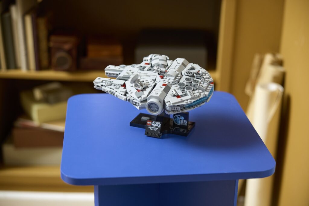 Millennium Falcon LEGO 75375