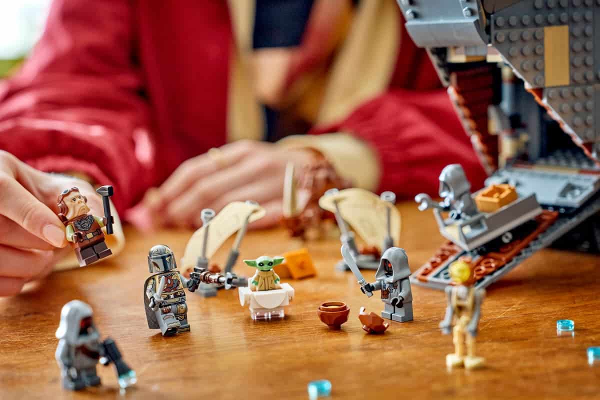 Offworld Sandcrawler and Mudhorn LEGO 75453