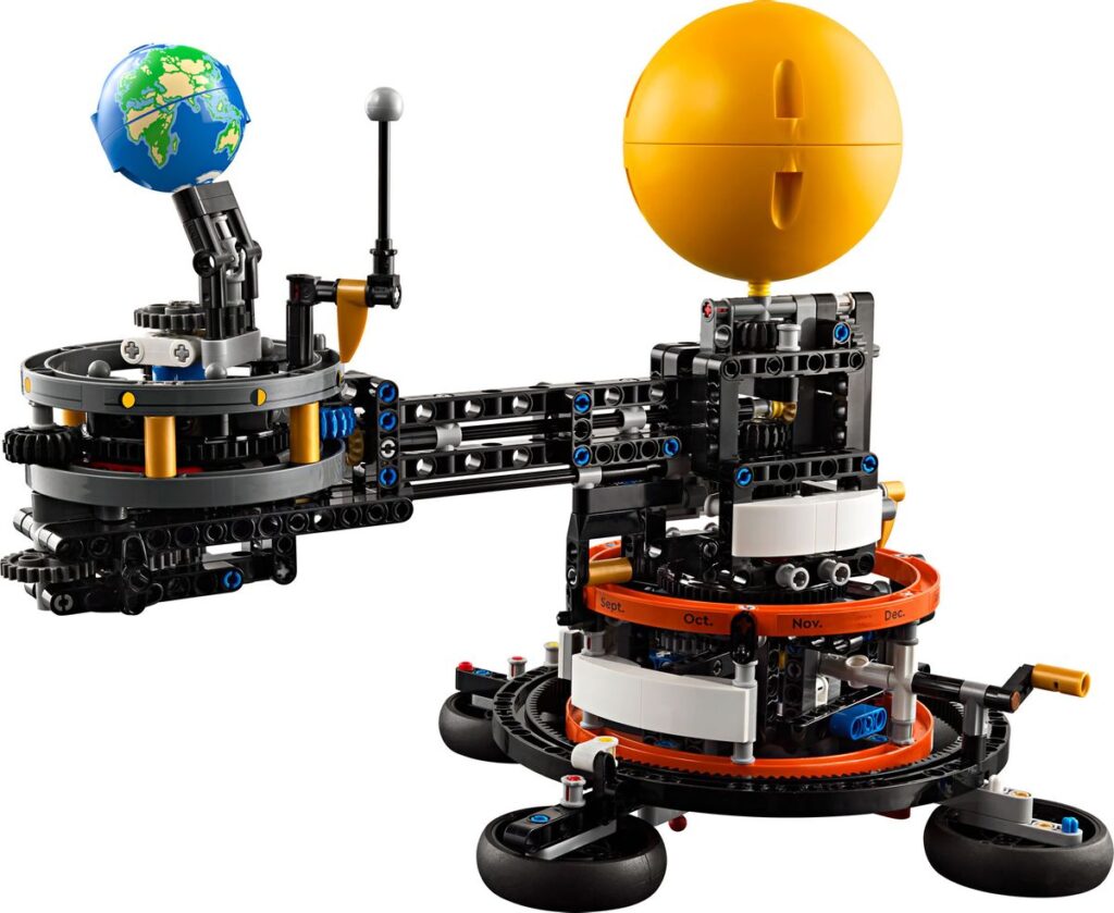 Planet Earth and Moon in Orbit LEGO 42179